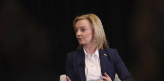 Government meets with economic stability watchdog