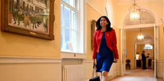 UK to pay extra £8m a year to France to tackle Channel crossings