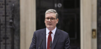 An infinite number of flunkeys